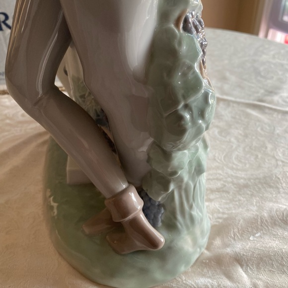 RETIRED 2005 ROMEO AND JULIET LLADRO PORCELAIN FIGURINE Item# 01004750 - Picture 11 of 16